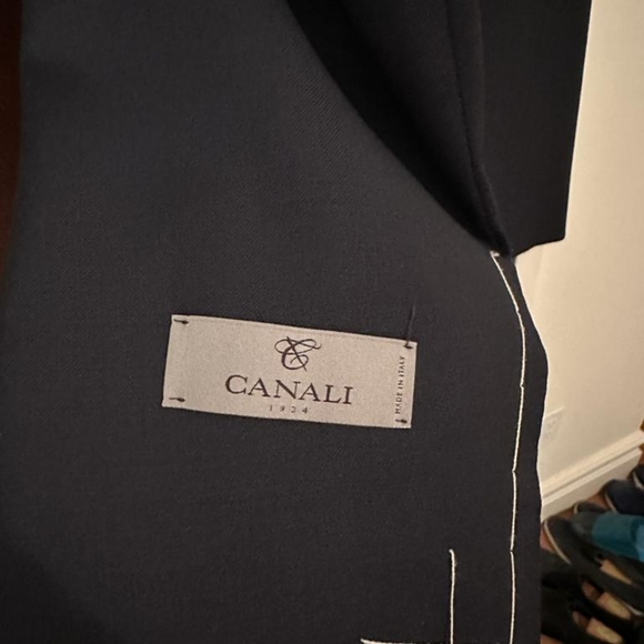 Priced to sell! Classy Canali Mens Contemporary Suit Navy Size 36. - Picture 2 of 4